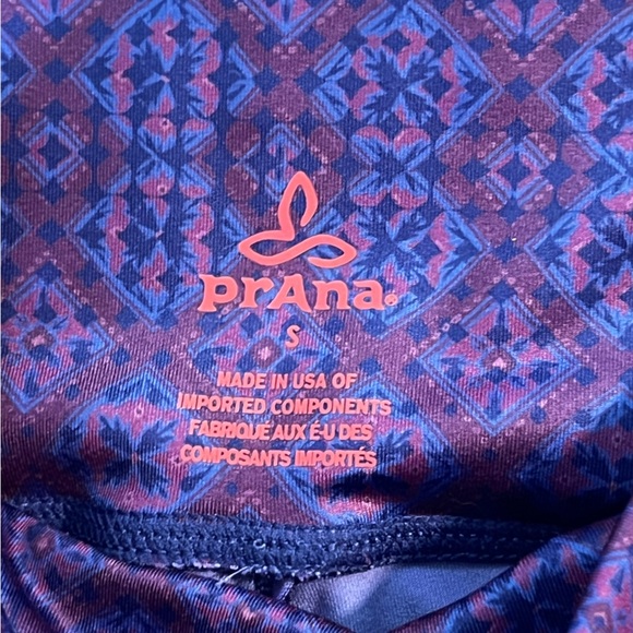 Prana Purple Patterned Women's Shorts fitted and bright size small - Picture 3 of 4